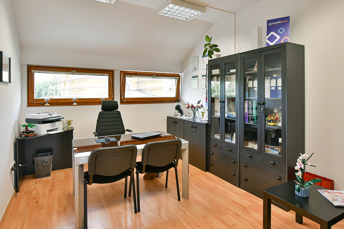 imgi_41_irodahaz-6153_